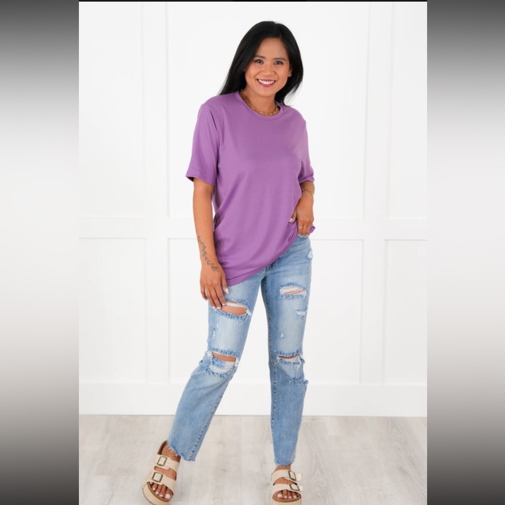 Basic Solid Round Neck Tee - Picture 7 of 8